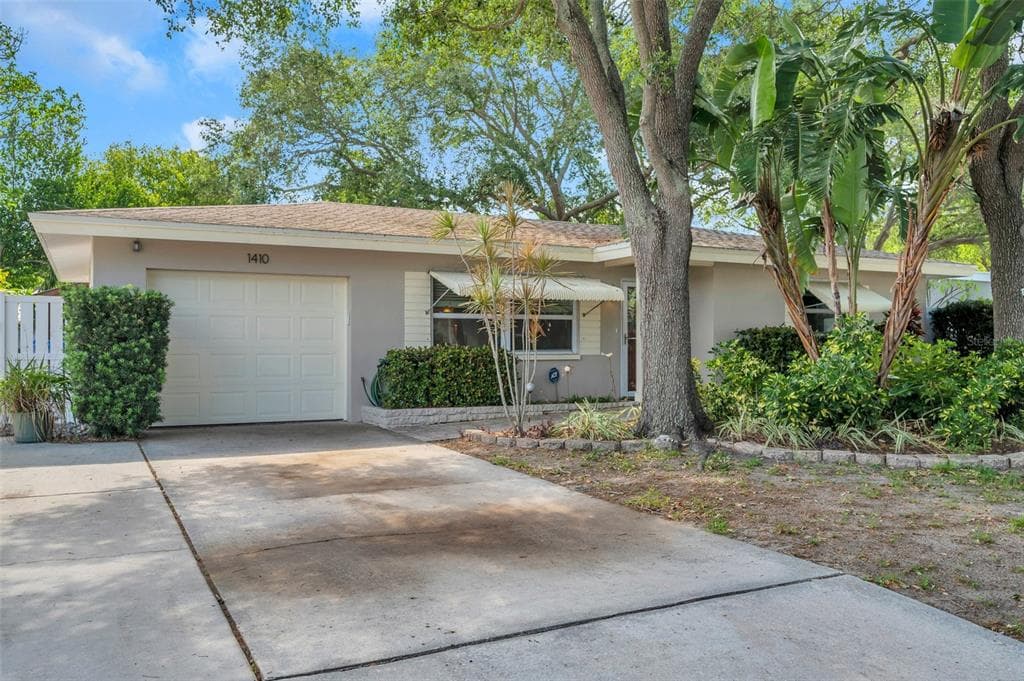 1410 REGINA DRIVE W LARGO, FL 33770