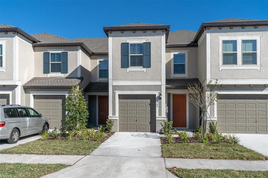31989 BLUE PASSING LOOP WESLEY CHAPEL, FL 33545