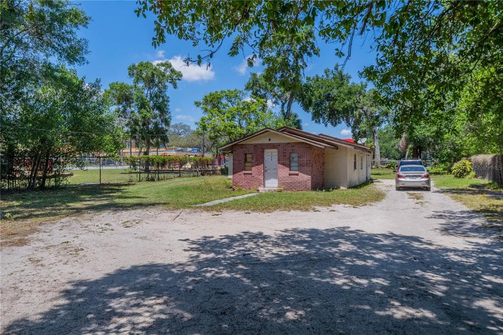 1704 E CAYUGA ST TAMPA, FL 33610