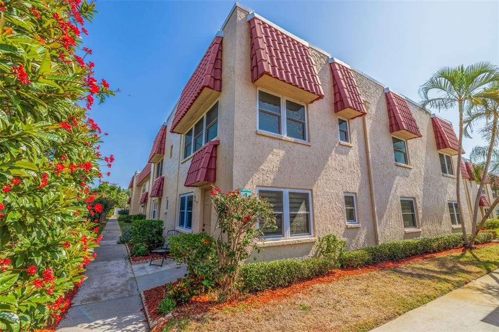 10032 65TH AVENUE N UNIT 12 ST PETERSBURG, FL 33708