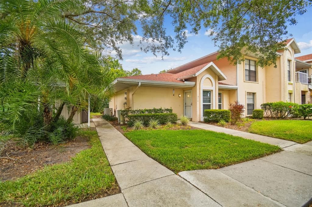 314 KNOTTWOOD COURT UNIT 314 SUN CITY CENTER, FL 33573