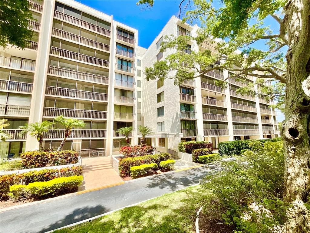 220 BELLEVIEW BOULEVARD UNIT 810 BELLEAIR, FL 33756