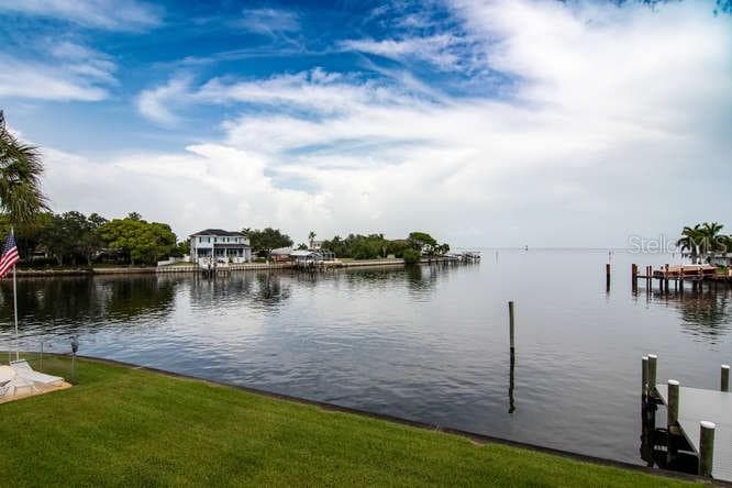 1361 SNELL ISLE BOULEVARD NE UNIT 8 ST PETERSBURG, FL 33704