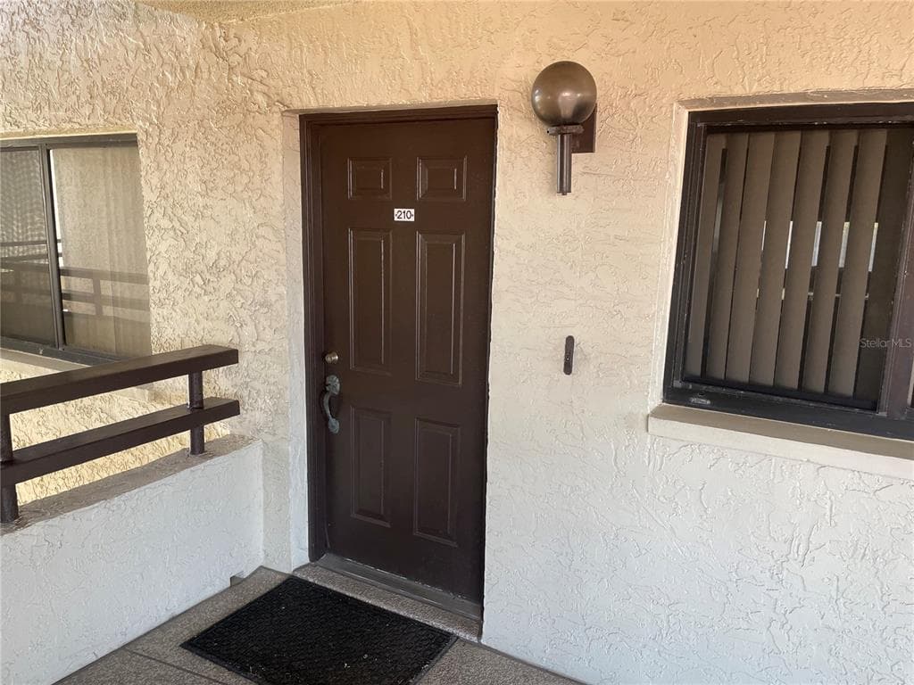 106 1ST STREET E UNIT 210 TIERRA VERDE, FL 33715