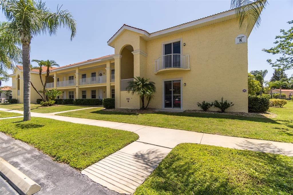 21032 PICASSO COURT UNIT 101 LAND O LAKES, FL 34637
