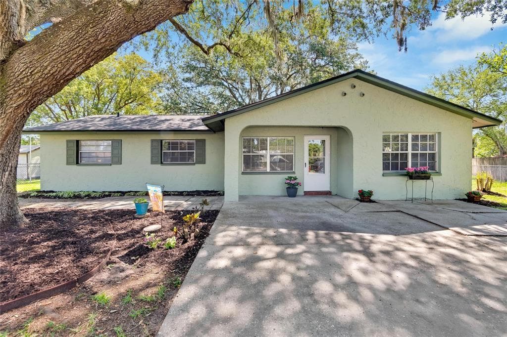 1504 PROSSER COURT PLANT CITY, FL 33563