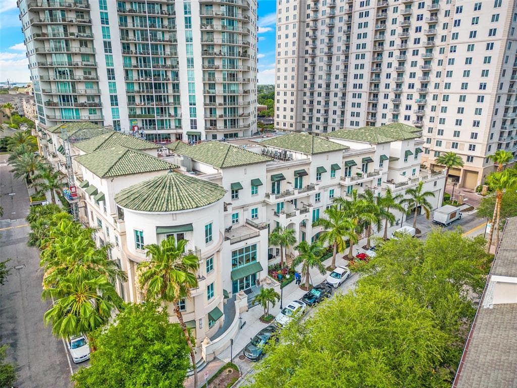 450 KNIGHTS RUN AVENUE UNIT 416 TAMPA, FL 33602