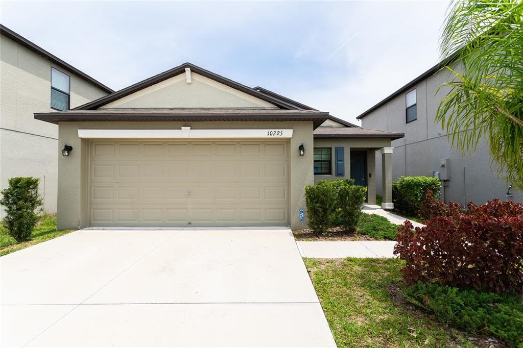 10225 CARLOWAY HILLS DRIVE WIMAUMA, FL 33598
