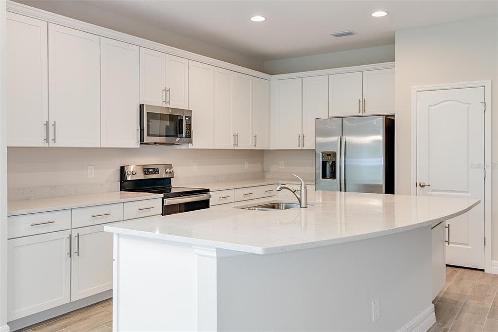 287 VILLA CORTE DRIVE LUTZ, FL 33549