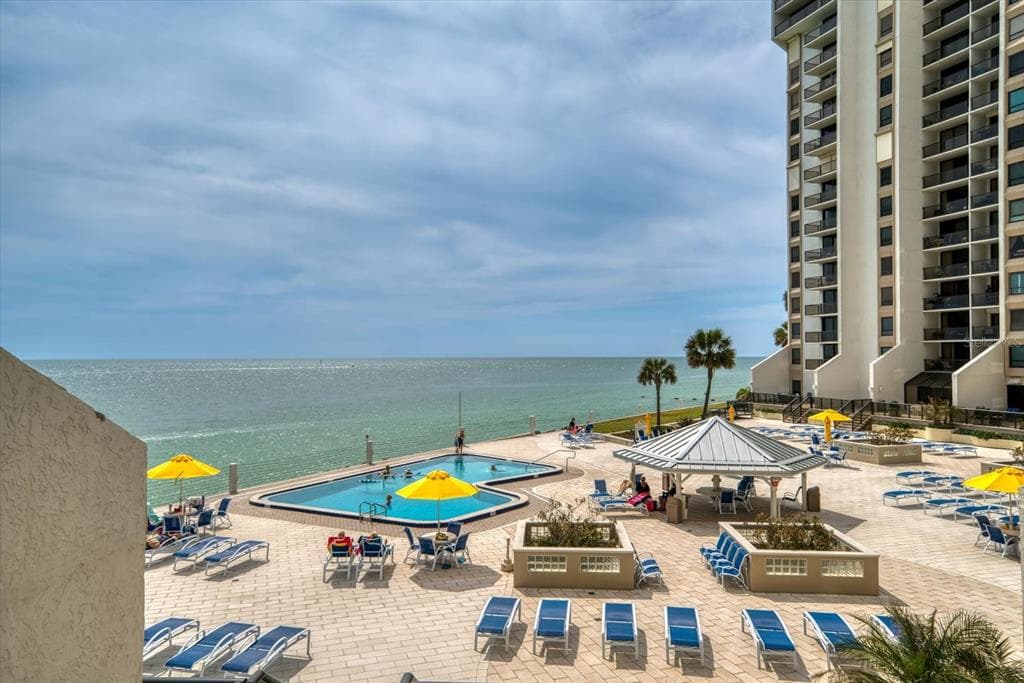 450 S GULFVIEW BOULEVARD UNIT 305 CLEARWATER BEACH, FL 33767