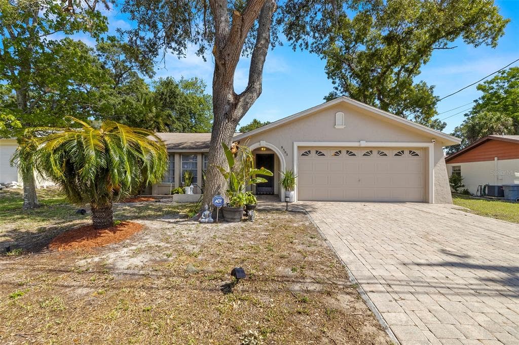 8505 LONGBOAT LANE HUDSON, FL 34667