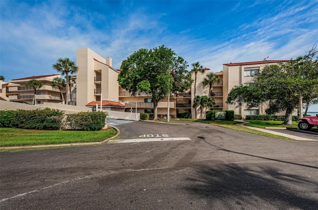 5541 LA PUERTA DEL SOL BOULEVARD UNIT 413 ST PETERSBURG, FL 33715