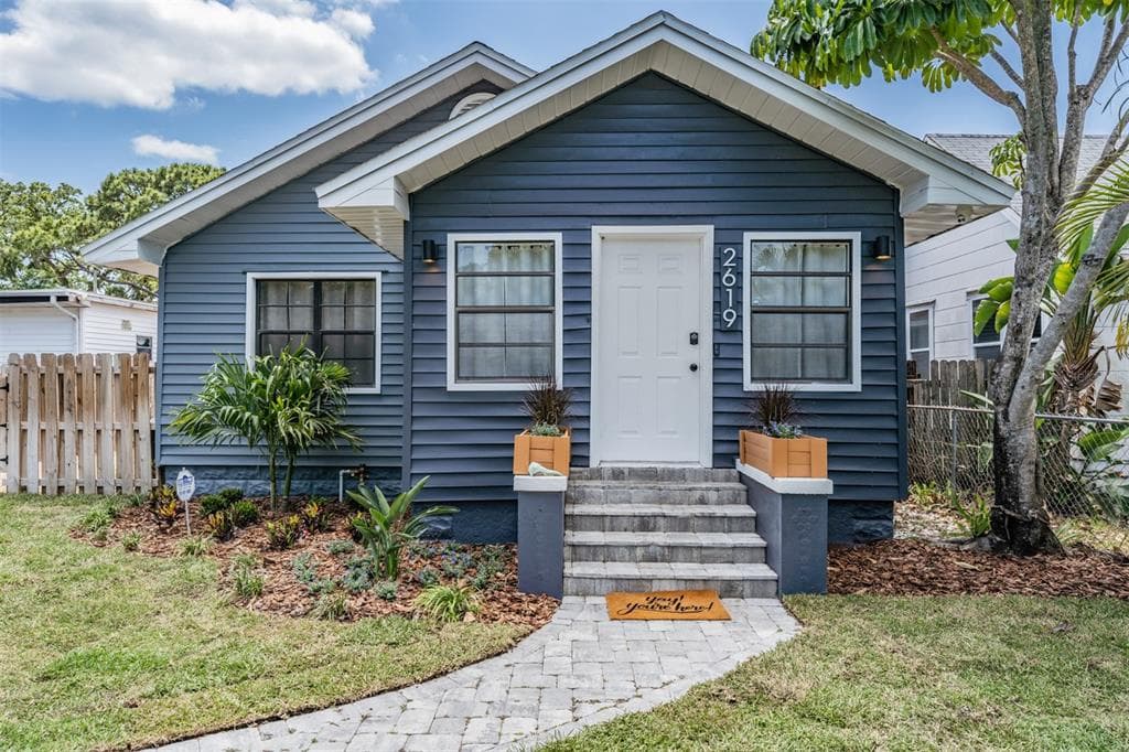 2619 BAYSIDE DRIVE S ST PETERSBURG, FL 33705