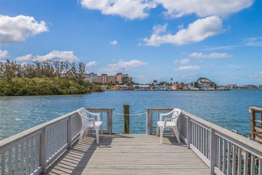 572 BOCA CIEGA POINT BOULEVARD S ST PETERSBURG, FL 33708