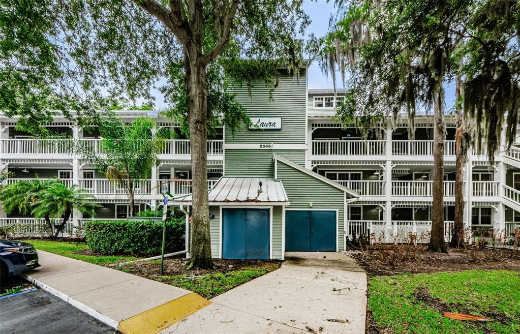 2533 DOLLY BAY DRIVE UNIT 209 PALM HARBOR, FL 34684