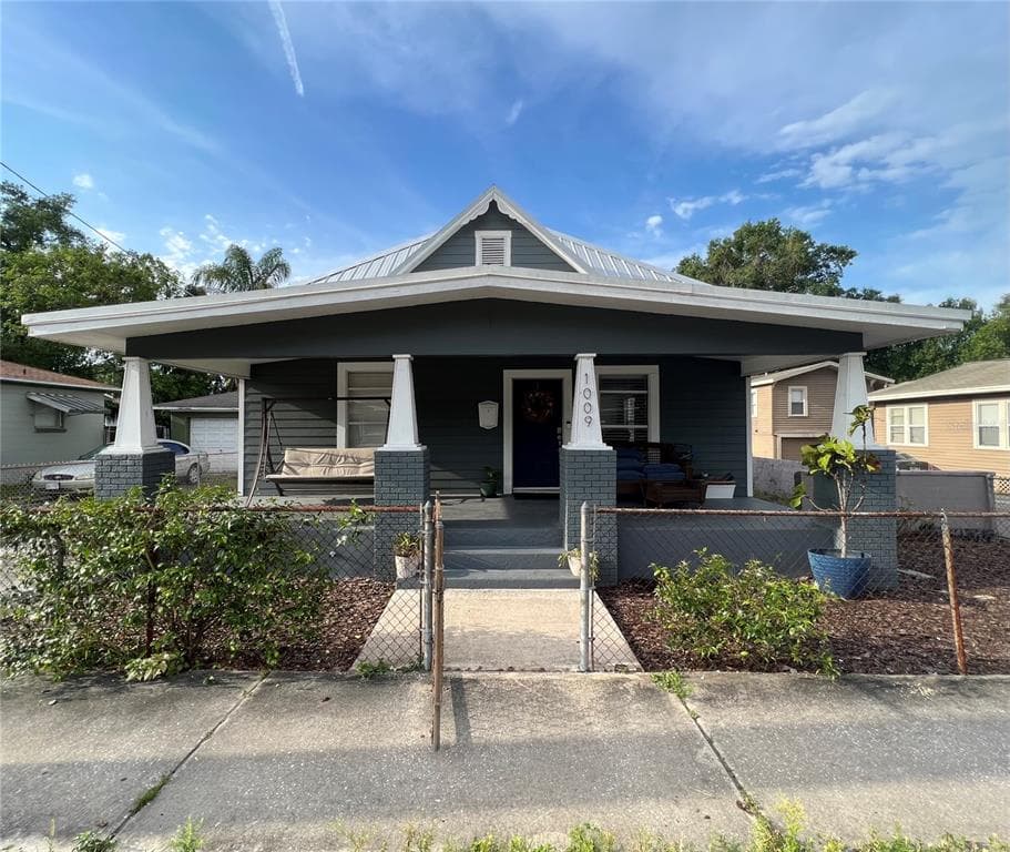1009 E LAKE AVENUE TAMPA, FL 33605