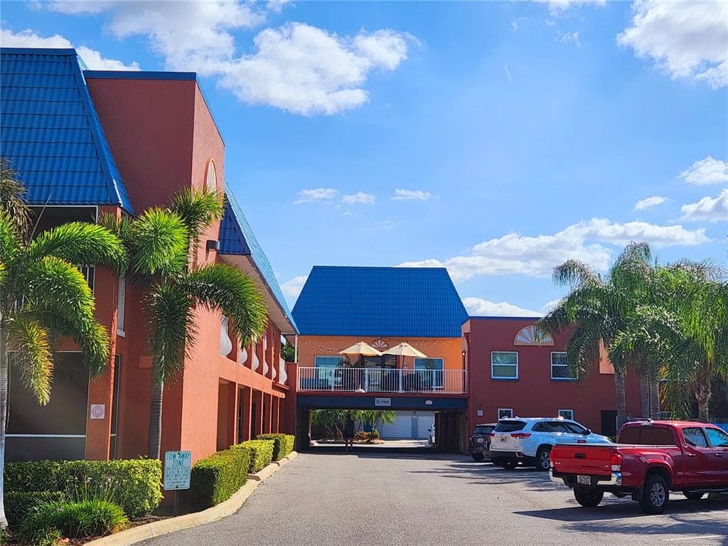 17035 GULF BOULEVARD UNIT 105 NORTH REDINGTON BEACH, FL 33708