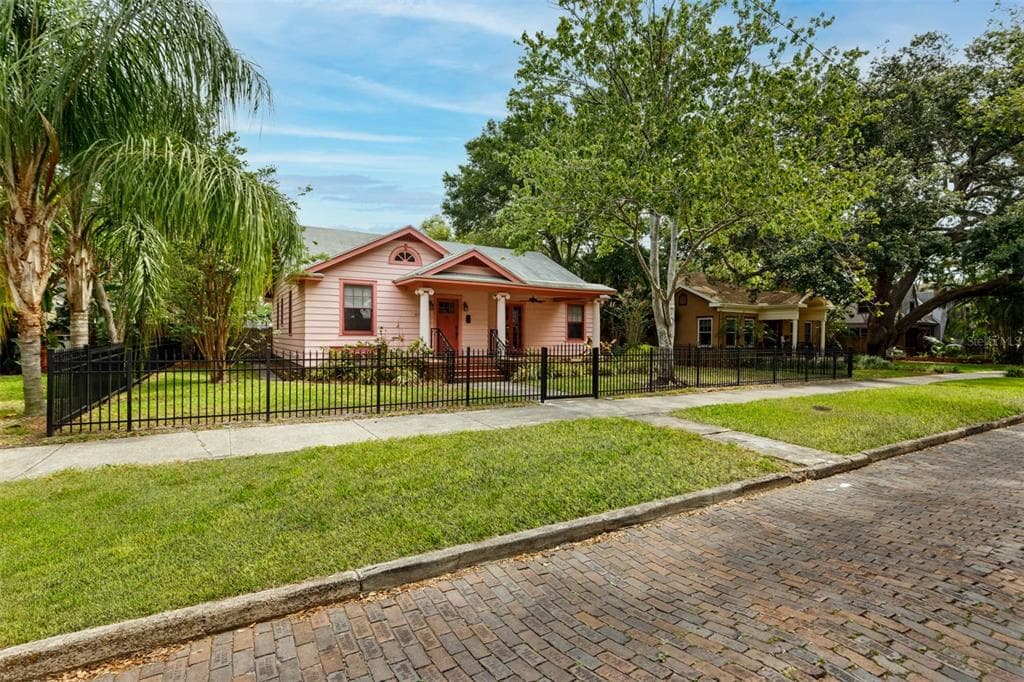 1077 15TH AVENUE N ST PETERSBURG, FL 33704