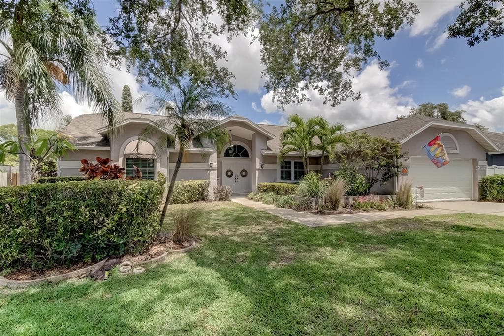 2054 CHADSWORTH DRIVE DUNEDIN, FL 34698