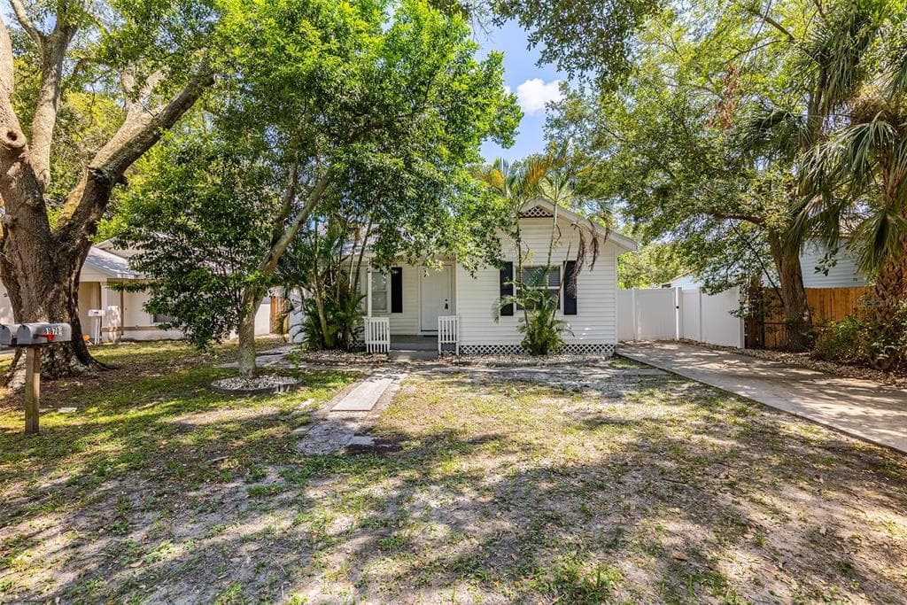 1670 29TH AVENUE N ST PETERSBURG, FL 33713