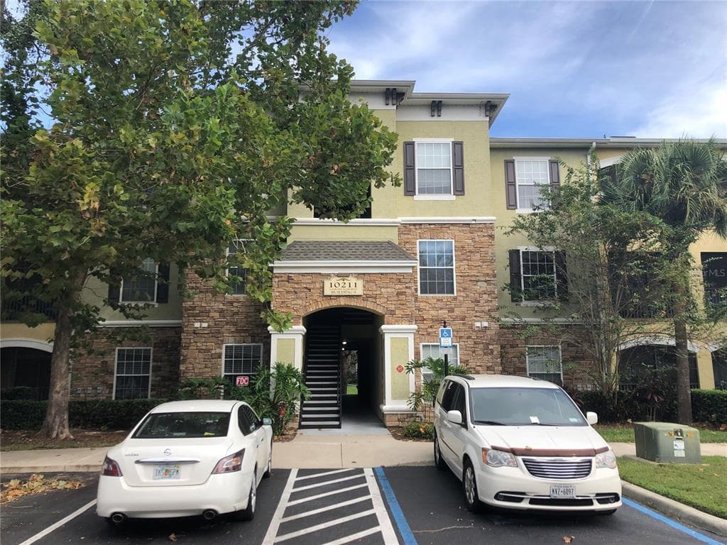 10211 COURTNEY PALMS BOULEVARD UNIT 104 TAMPA, FL 33619