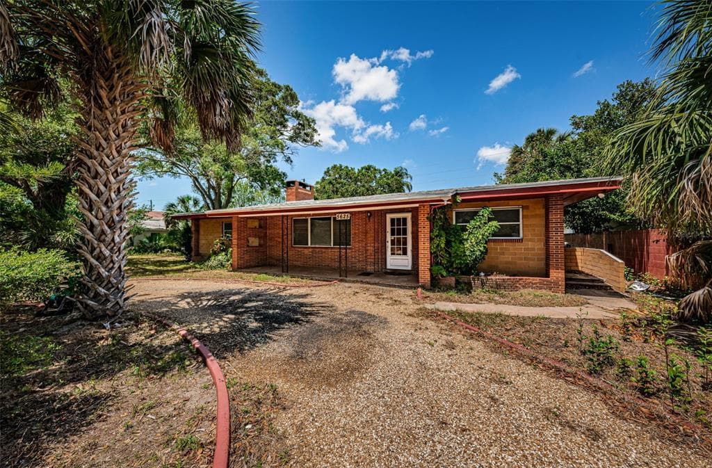 5625 DARTMOUTH AVENUE N ST PETERSBURG, FL 33710