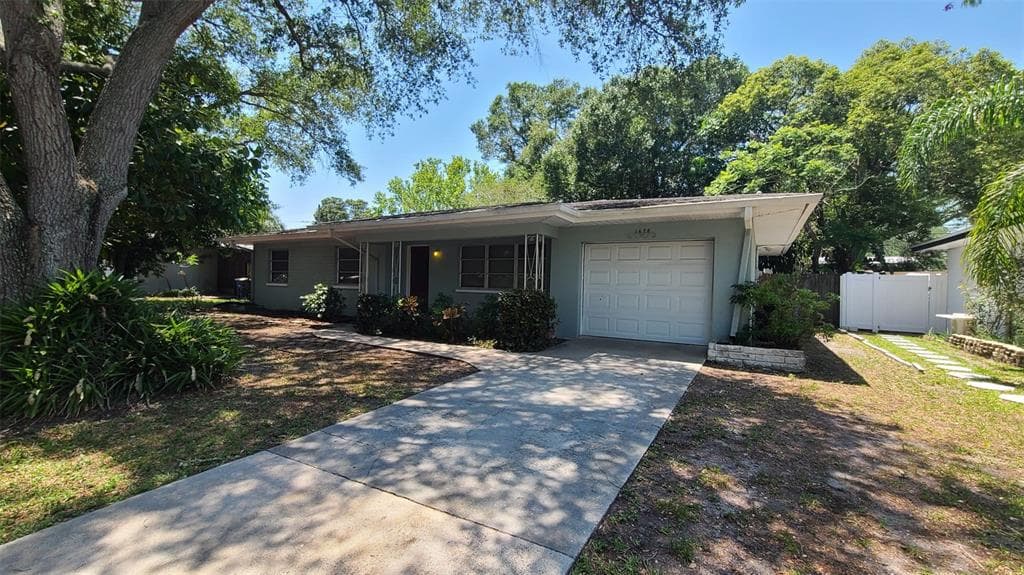 1476 S BETTY LANE CLEARWATER, FL 33756