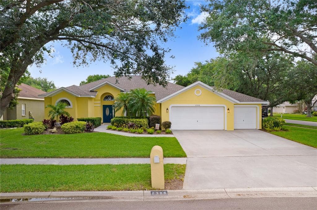 2306 DELAMERE COURT VALRICO, FL 33596