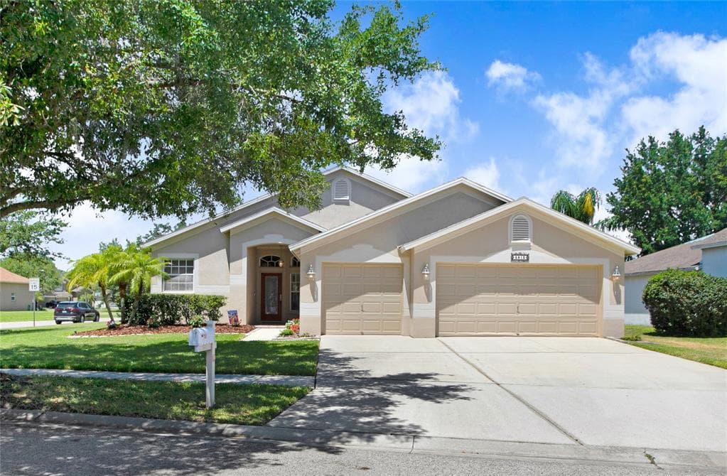 5813 WYNSTONE LANE ZEPHYRHILLS, FL 33541