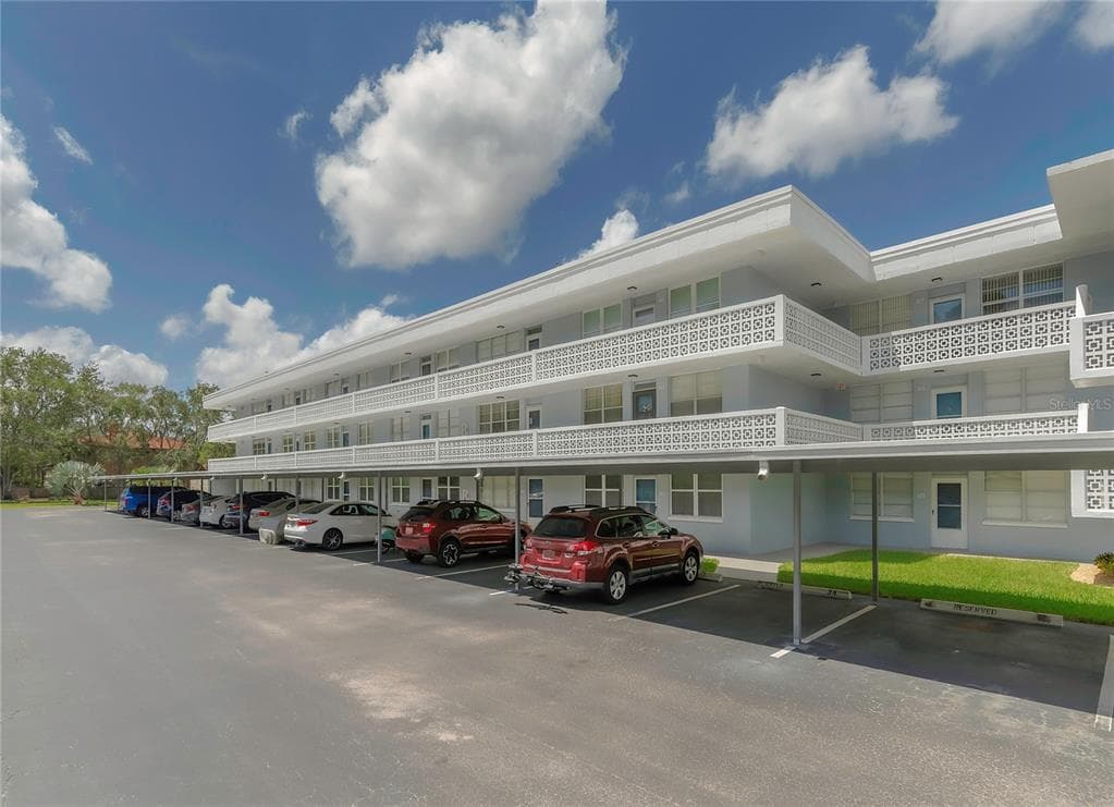 4720 LOCUST STREET NE UNIT 311 ST PETERSBURG, FL 33703