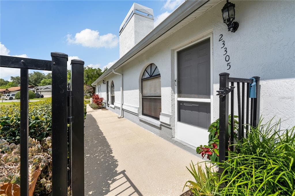23305 CLUB VILLAS DRIVE LAND O LAKES, FL 34639