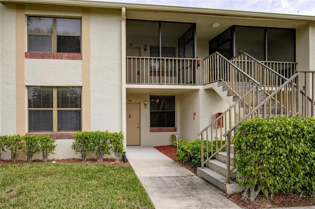 2073 SKIMMER COURT W UNIT 213 CLEARWATER, FL 33762