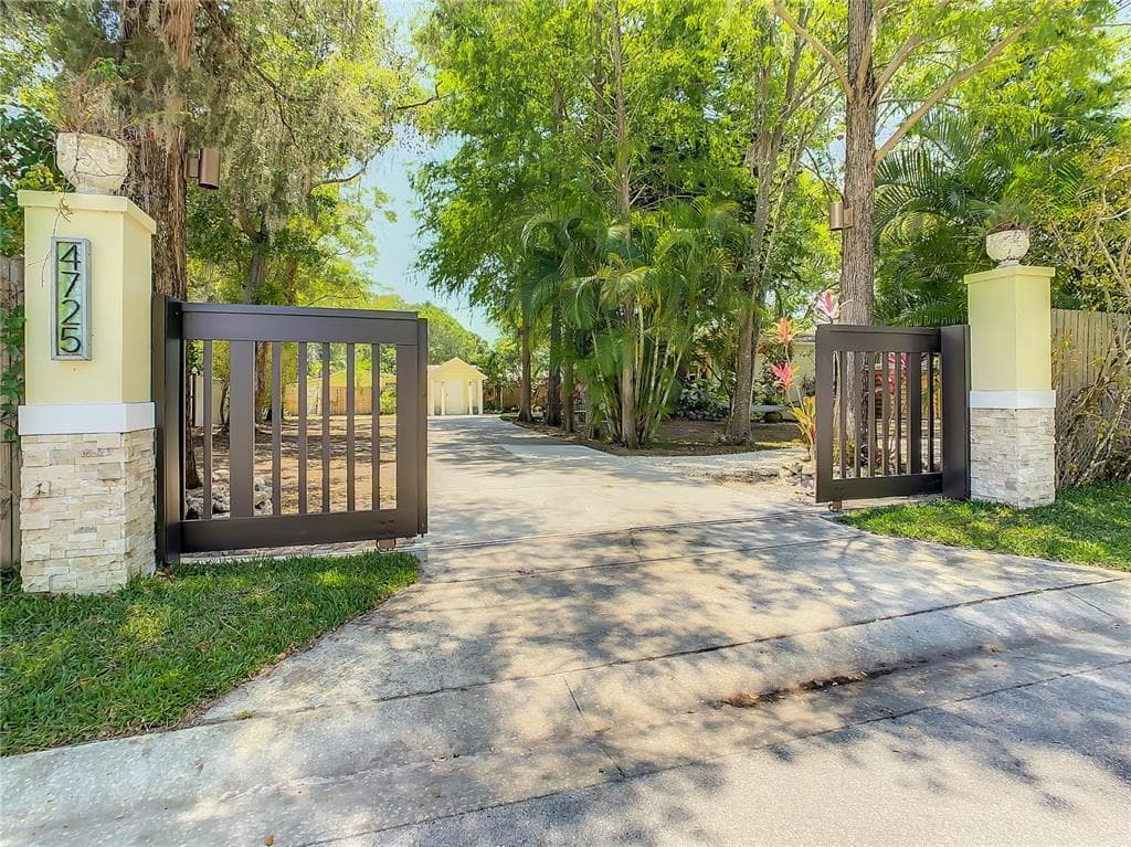 4725 71ST STREET N ST PETERSBURG, FL 33709