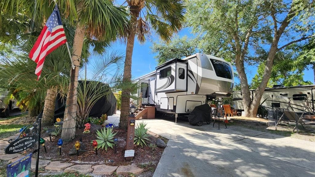 150 HORSESHOE BEND LAKE WALES, FL 33898