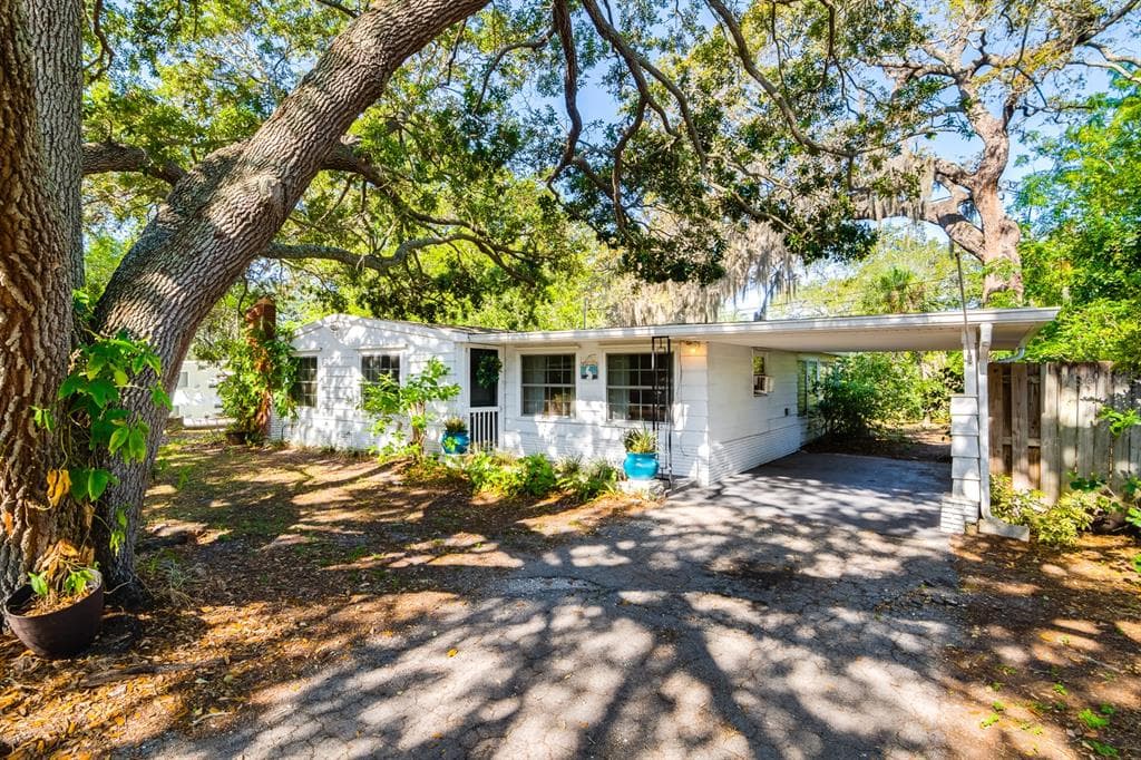 893 BROOKWOOD COURT S ST PETERSBURG, FL 33707
