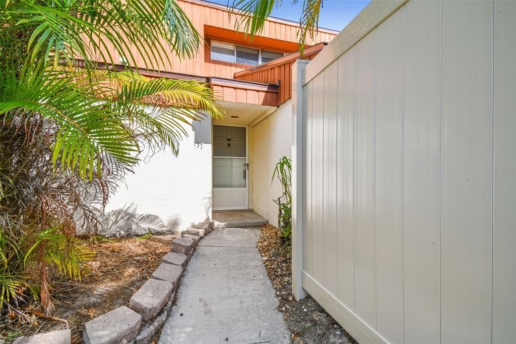 2074 SUNSET POINT ROAD UNIT 137 CLEARWATER, FL 33765