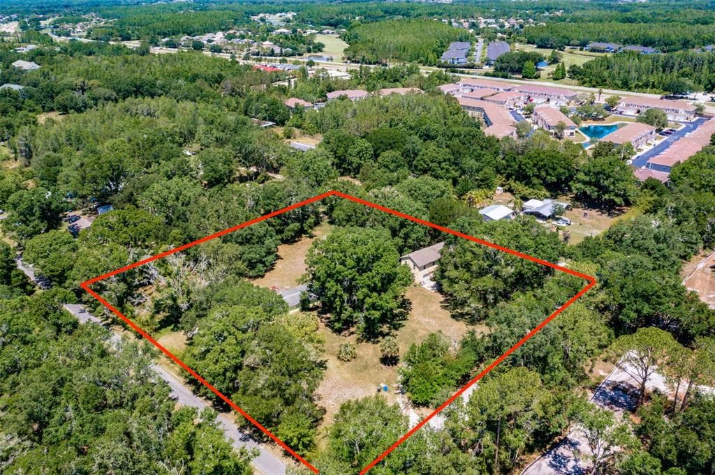 15640 APACHE DRIVE THONOTOSASSA, FL 33592