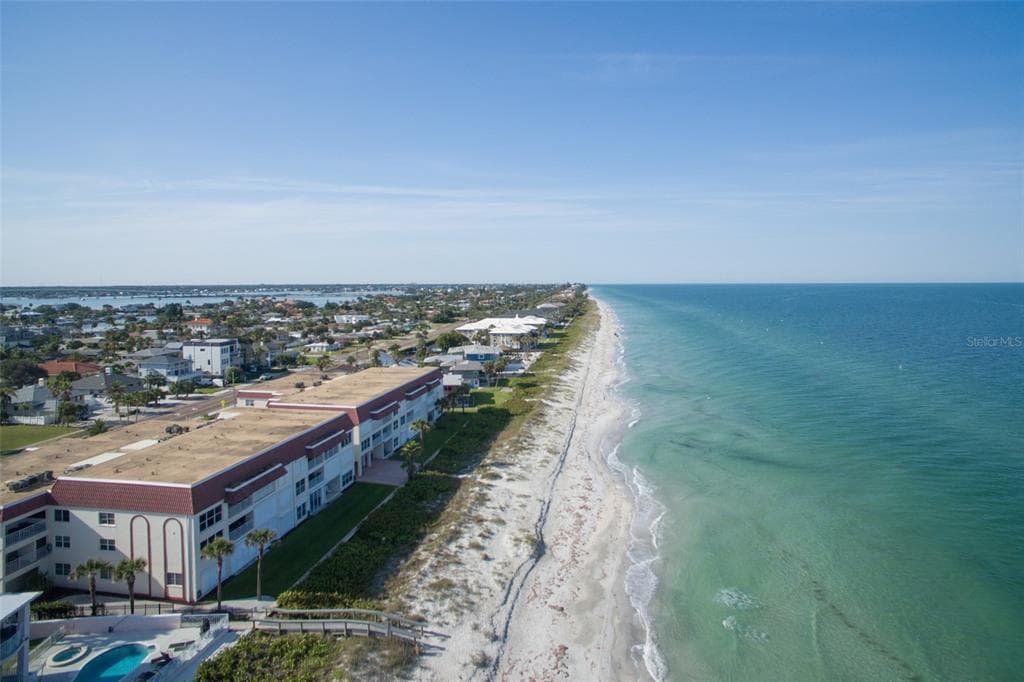 2900 GULF BOULEVARD UNIT 213 BELLEAIR BEACH, FL 33786