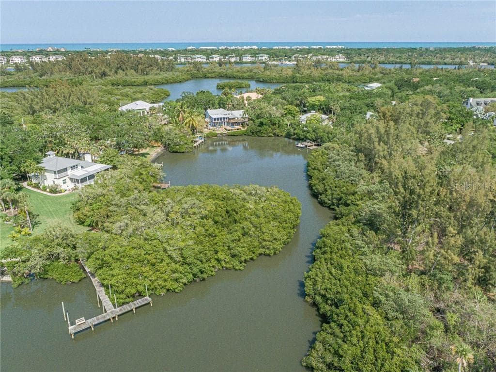 395 LIVE OAK DRIVE VERO BEACH, FL 32963