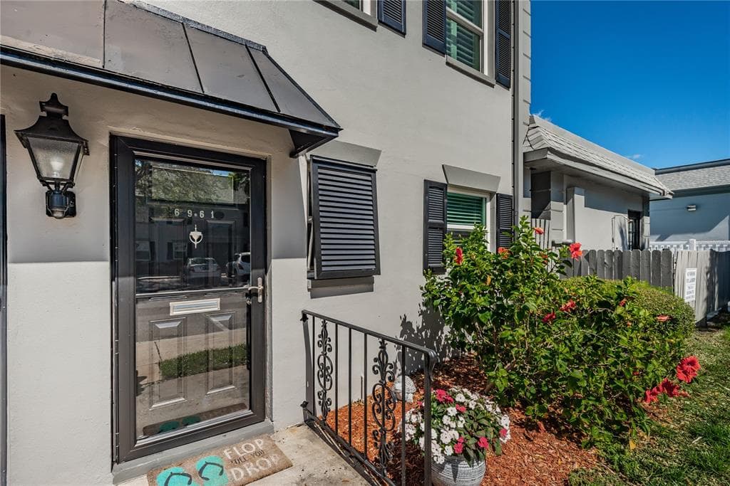 6961 PLACE DE LA PAIX UNIT 6961 SOUTH PASADENA, FL 33707