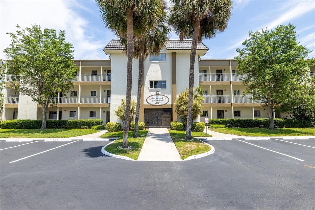 4595 CHANCELLOR STREET NE UNIT 108 ST PETERSBURG, FL 33703