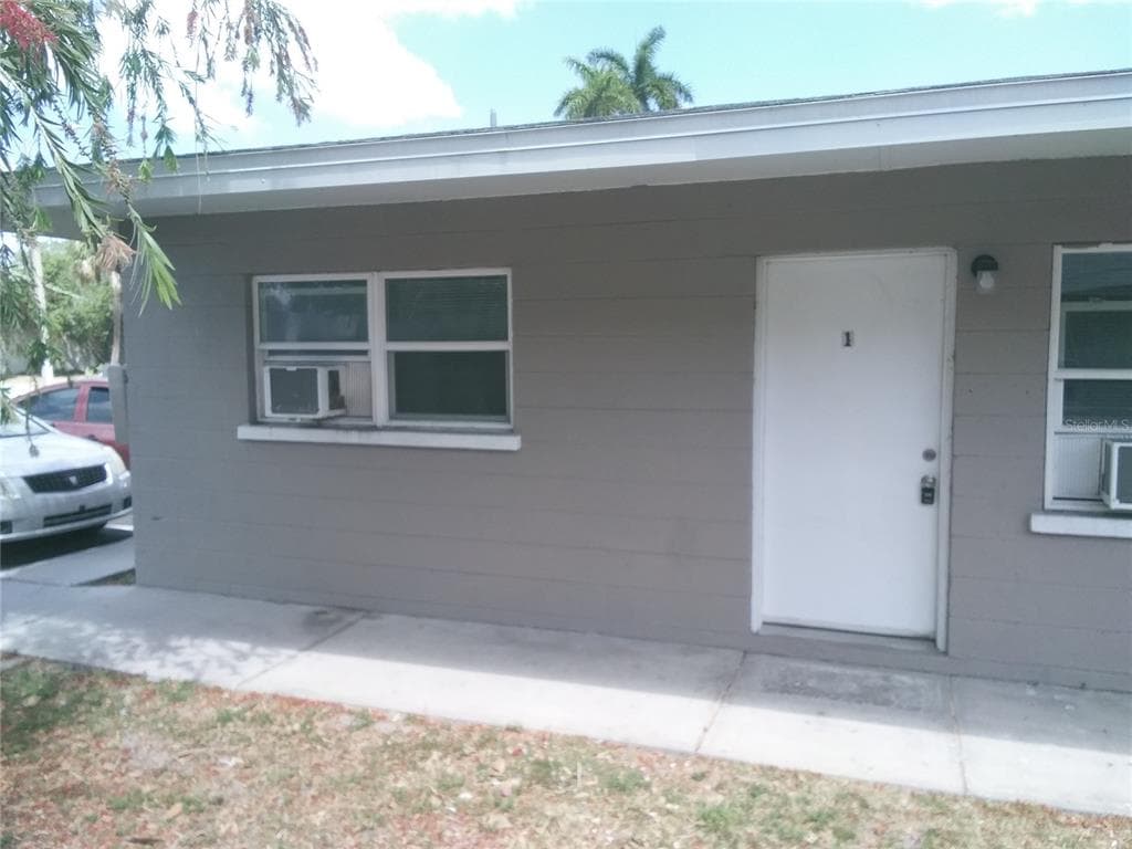 2409 13TH STREET W UNIT 1 BRADENTON, FL 34205