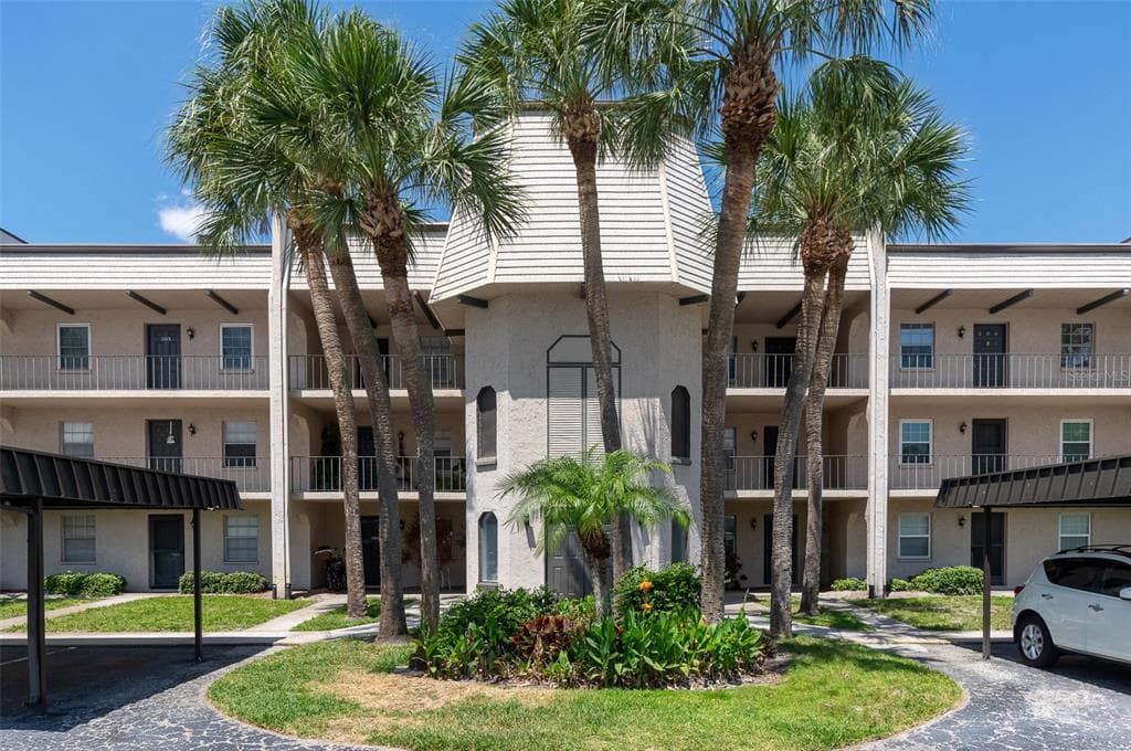 8693 BARDMOOR BOULEVARD UNIT 304B SEMINOLE, FL 33777