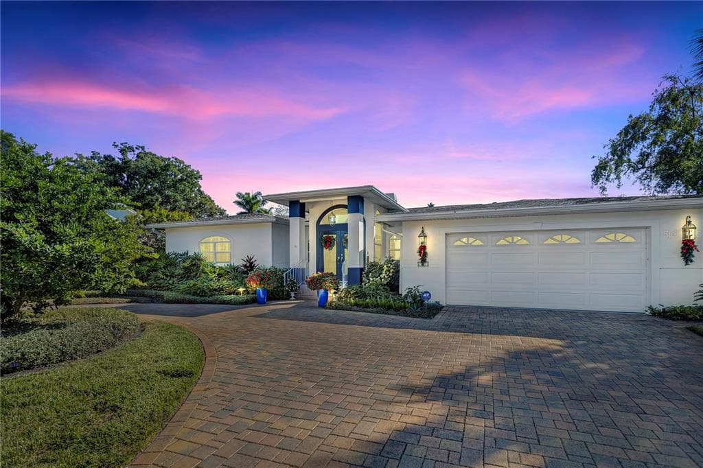 105 ESTADO WAY NE ST PETERSBURG, FL 33704