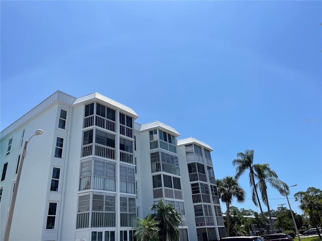 4910 38TH WAY S UNIT 210 ST PETERSBURG, FL 33711