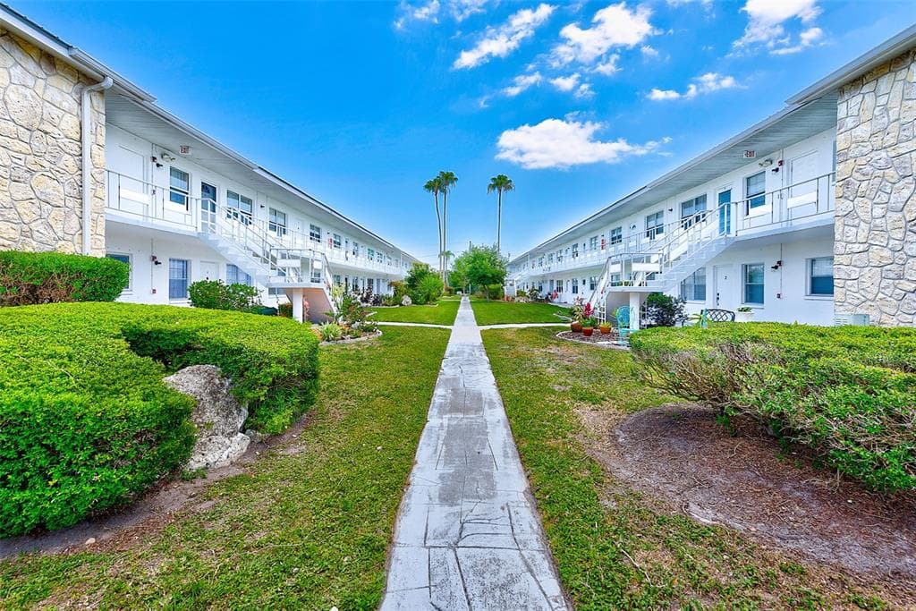5915 18TH STREET N UNIT 3 ST PETERSBURG, FL 33714