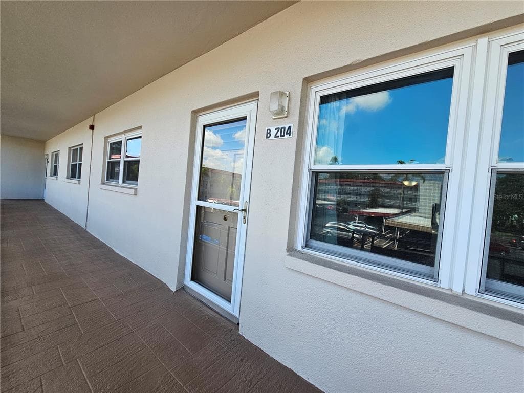 5530 80TH STREET N UNIT B204 ST PETERSBURG, FL 33709
