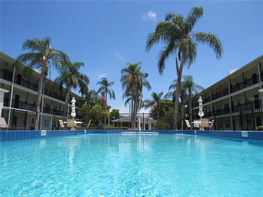 4050 4TH STREET N UNIT 329 ST PETERSBURG, FL 33703