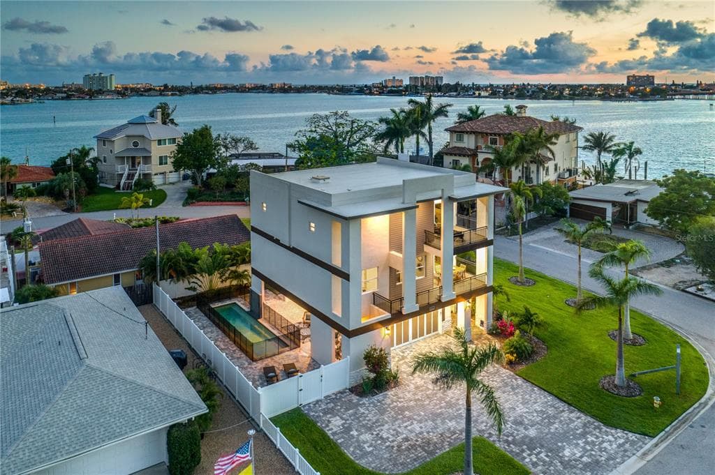 6901 GRANDE VISTA WAY S SOUTH PASADENA, FL 33707
