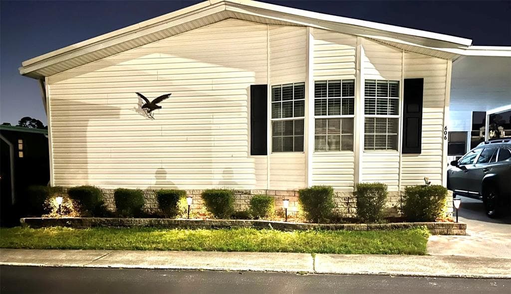 606 QUEEN PALM STREET LARGO, FL 33778
